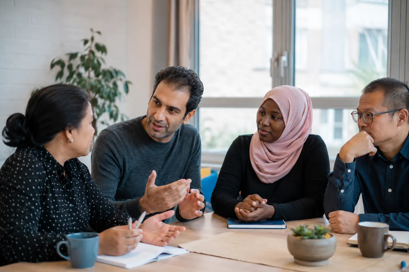 Mensen uit verschillende culturen delen kennis en ervaringen